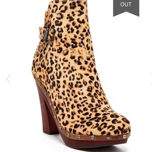 New Dr. Scholl’s Flame Leopard Clog Booties